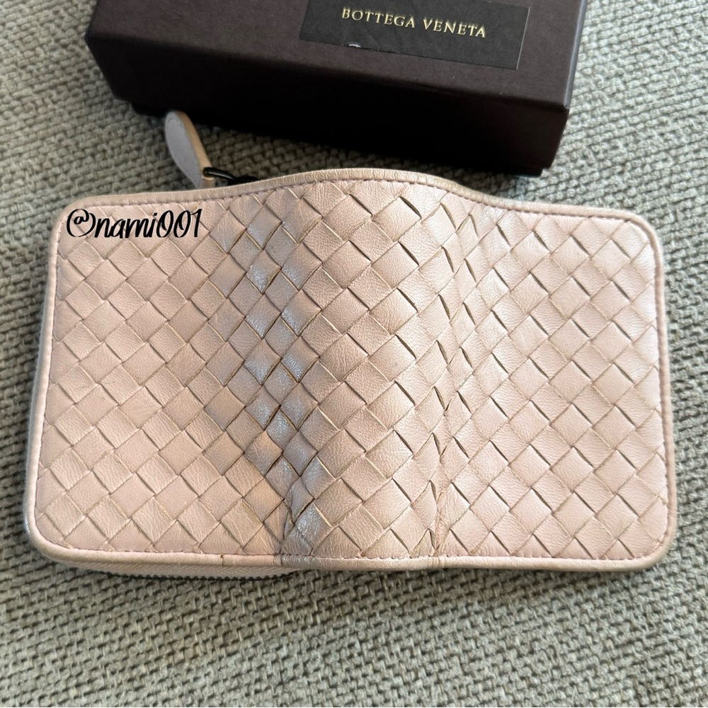 Bottega Veneta Blush Woven Leather Wallet - Picture 4 of 11